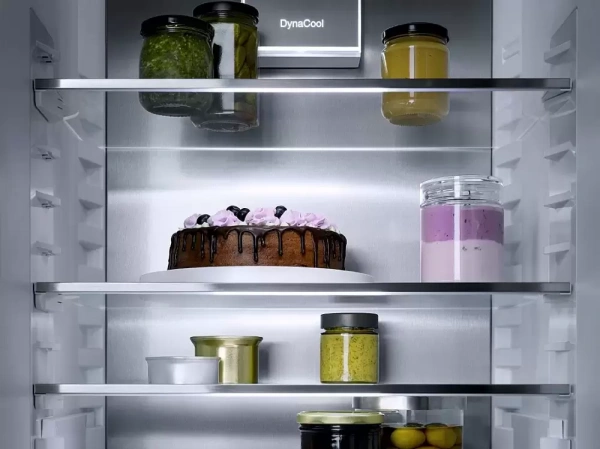 Встраиваемый холодильник Miele KFN 7785 C