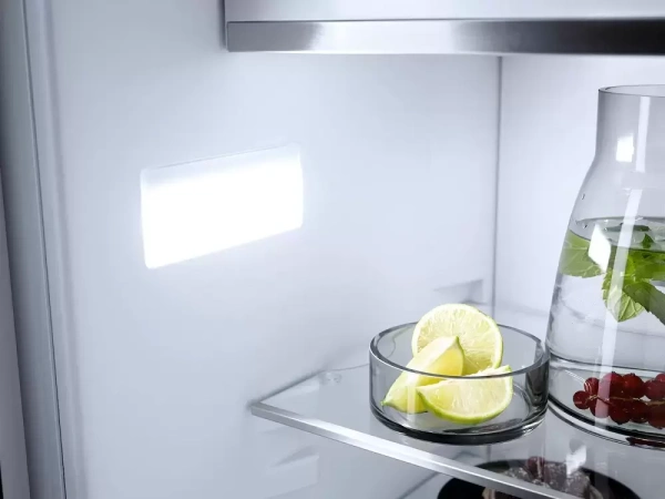 Встраиваемый холодильник Miele K 7743 E