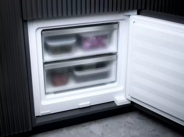 Встраиваемый холодильник Miele KF 7731 E