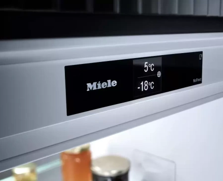 Встраиваемый холодильник Miele KFN 7795 C