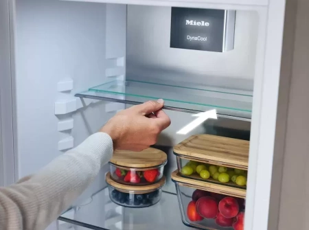 Встраиваемый холодильник Miele K 7777 C