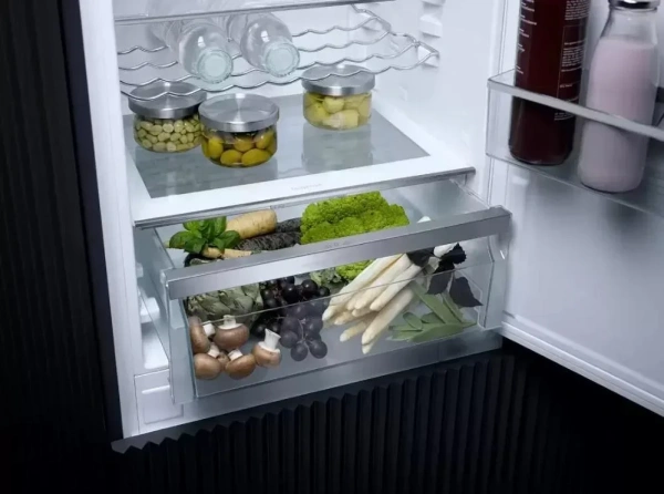 Встраиваемый холодильник Miele KF 7731 E