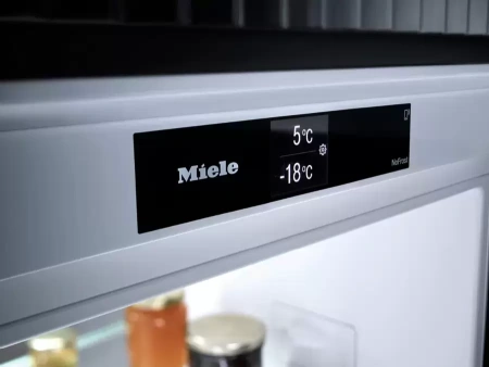 Встраиваемый холодильник Miele KFN 7774 D