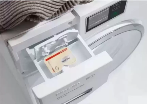 Стиральная машина Miele WWI860 WPS White Edition с царапиной на корпусе