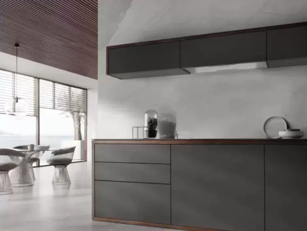 Встраиваемая вытяжка Miele DAS 8930 с витрины, царапина на корпусе