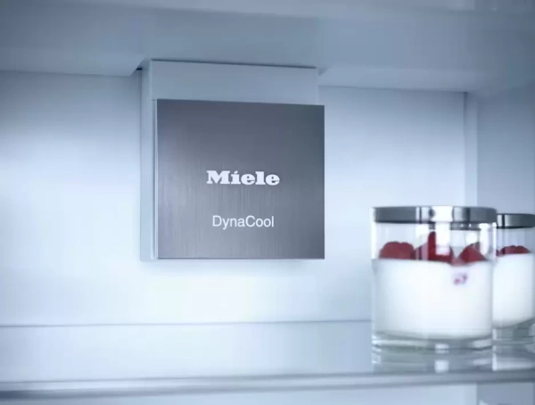 Встраиваемый холодильник Miele KFN 7733 E новый, без коробки