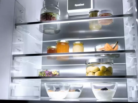 Встраиваемый холодильник Miele KFN 7785 C